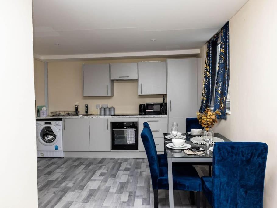 1 Bedroom-Sofabed-Worktable-4-Wifi-Parking Лондон Экстерьер фото