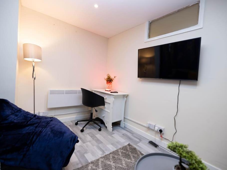 1 Bedroom-Sofabed-Worktable-4-Wifi-Parking Лондон Экстерьер фото