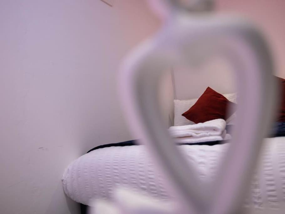 1 Bedroom-Sofabed-Worktable-4-Wifi-Parking Лондон Экстерьер фото