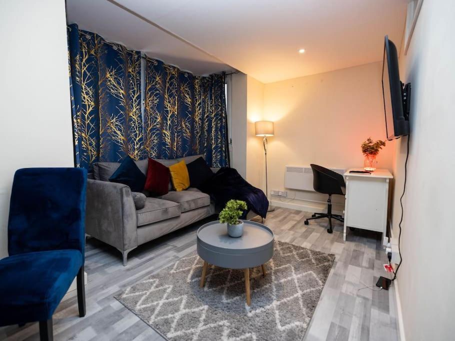 1 Bedroom-Sofabed-Worktable-4-Wifi-Parking Лондон Экстерьер фото