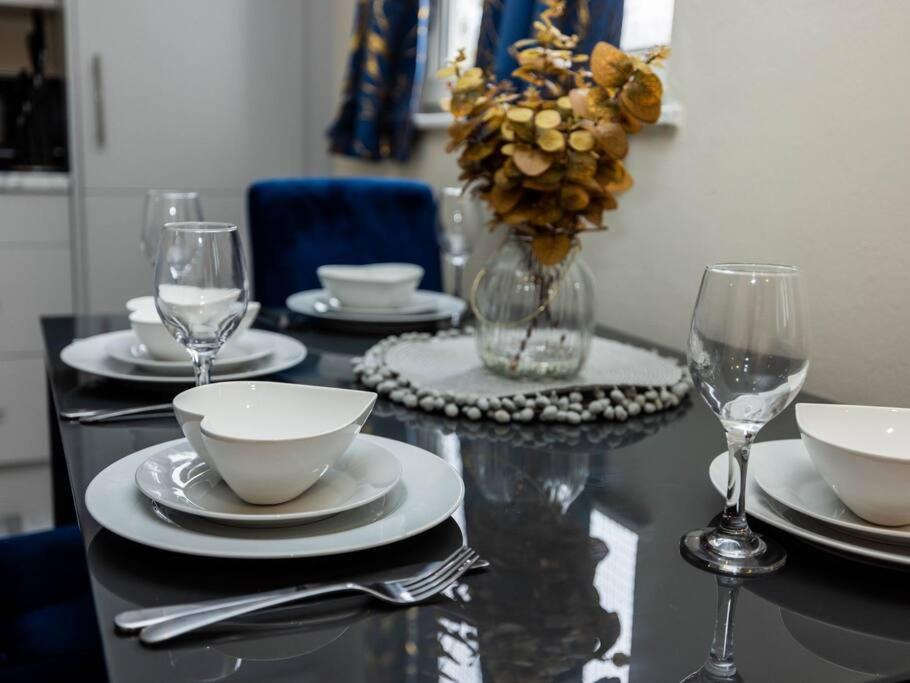 1 Bedroom-Sofabed-Worktable-4-Wifi-Parking Лондон Экстерьер фото