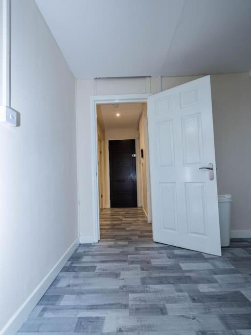 1 Bedroom-Sofabed-Worktable-4-Wifi-Parking Лондон Экстерьер фото